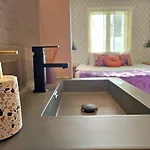 At I Free Parking & Airco Holiday home *