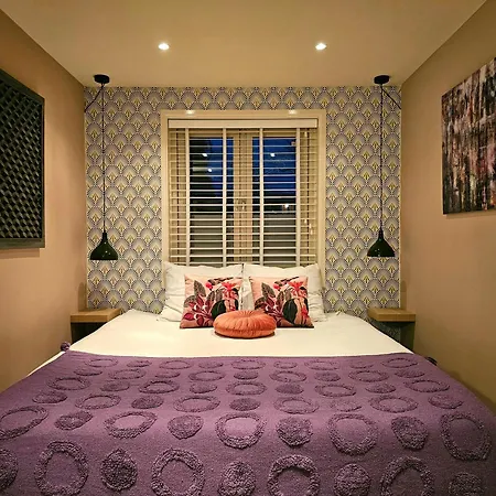 At I Free Parking & Airco زاندفورت