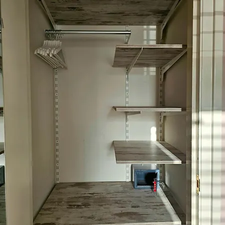 At I Free Parking & Airco بيت للعطل