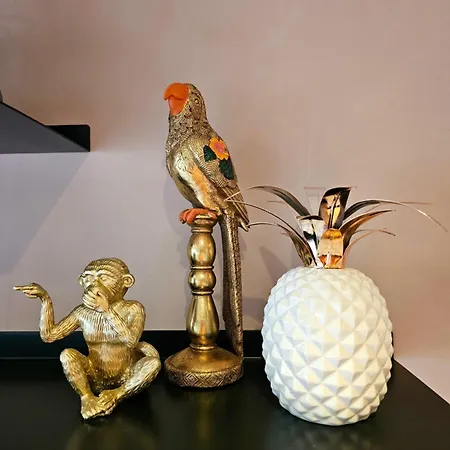 At I Free Parking & Airco *