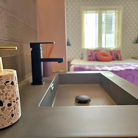 At I Free Parking & Airco بيت للعطل *